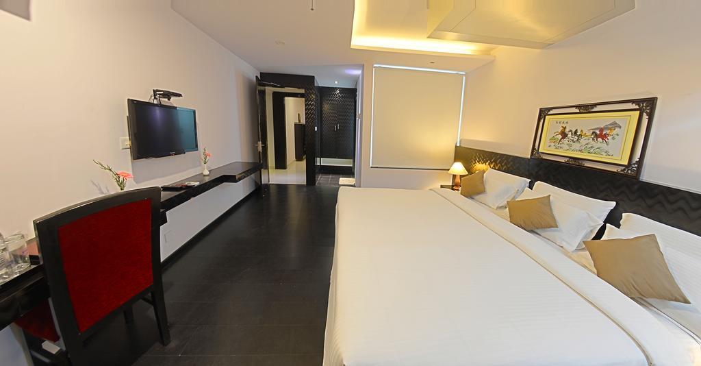 Hotel Gokulam Park Chennai Bagian luar foto