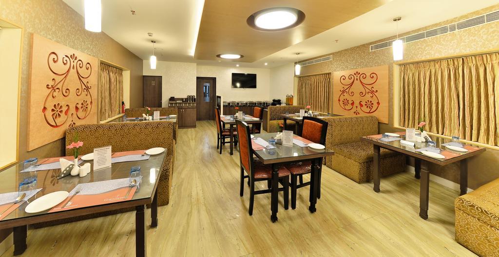 Hotel Gokulam Park Chennai Bagian luar foto