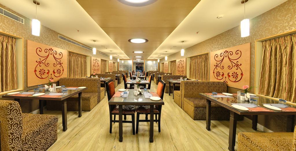 Hotel Gokulam Park Chennai Bagian luar foto