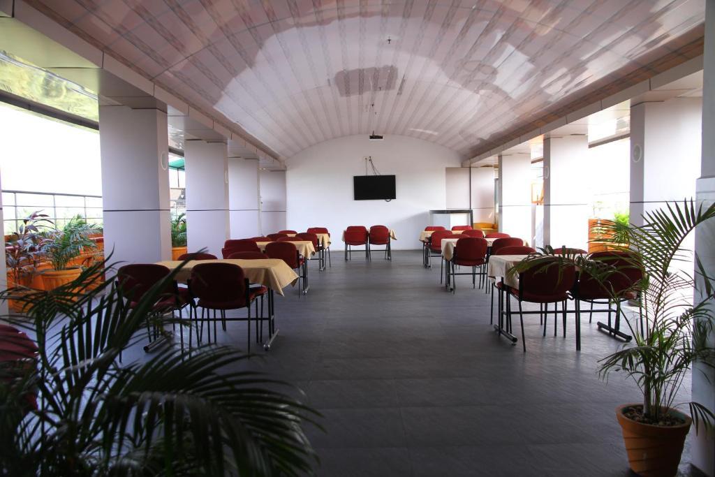 Hotel Gokulam Park Chennai Bagian luar foto