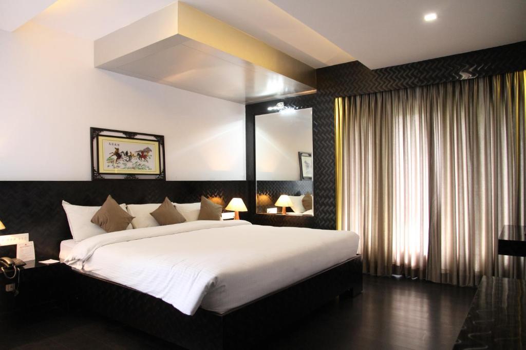 Hotel Gokulam Park Chennai Bagian luar foto