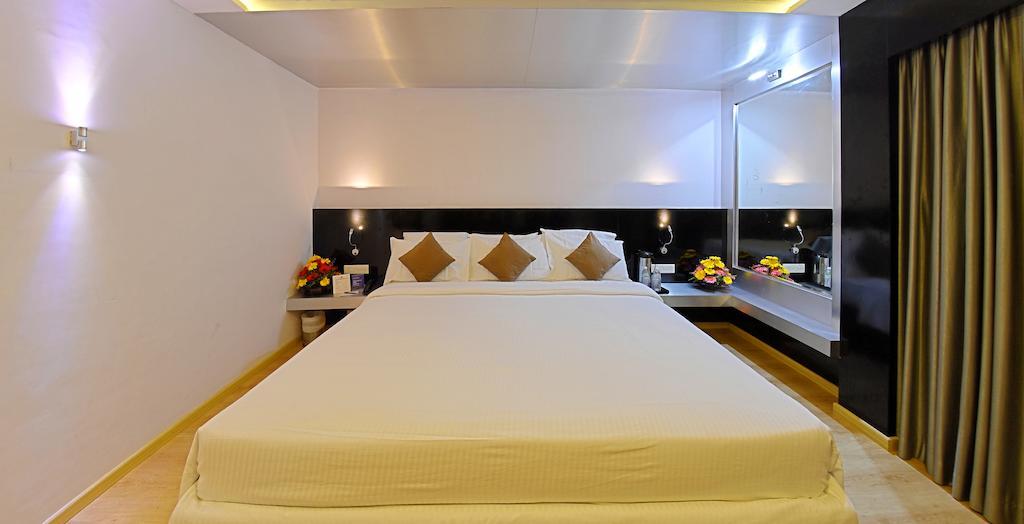 Hotel Gokulam Park Chennai Bagian luar foto