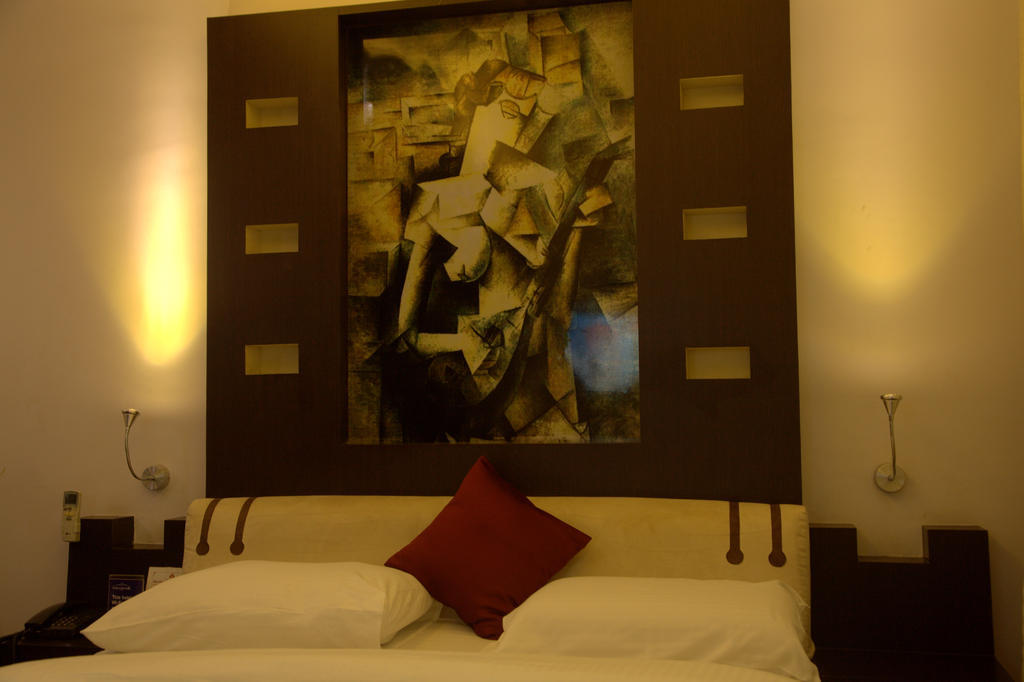 Hotel Gokulam Park Chennai Bagian luar foto