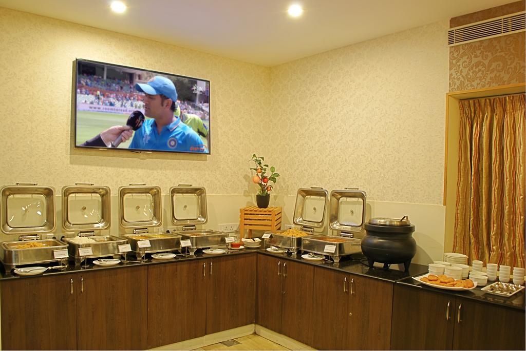 Hotel Gokulam Park Chennai Bagian luar foto