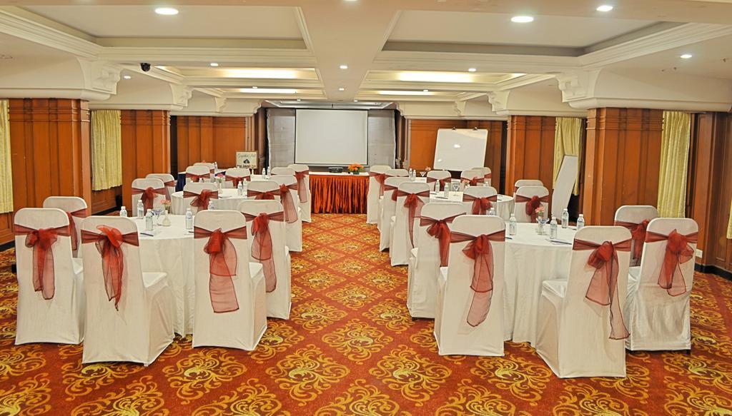 Hotel Gokulam Park Chennai Bagian luar foto