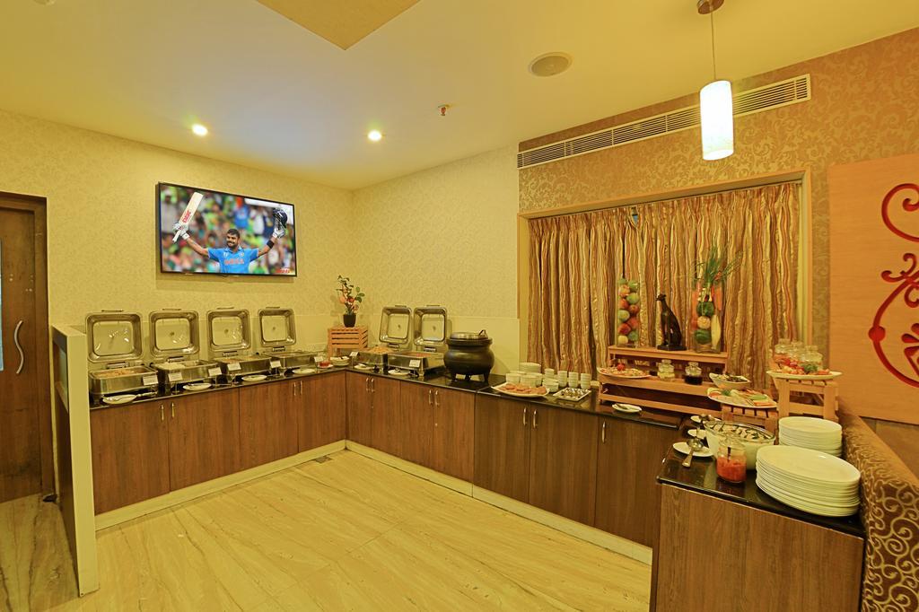 Hotel Gokulam Park Chennai Bagian luar foto