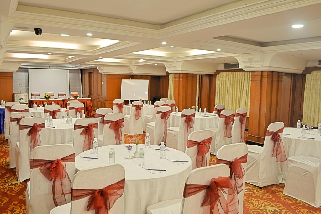 Hotel Gokulam Park Chennai Bagian luar foto