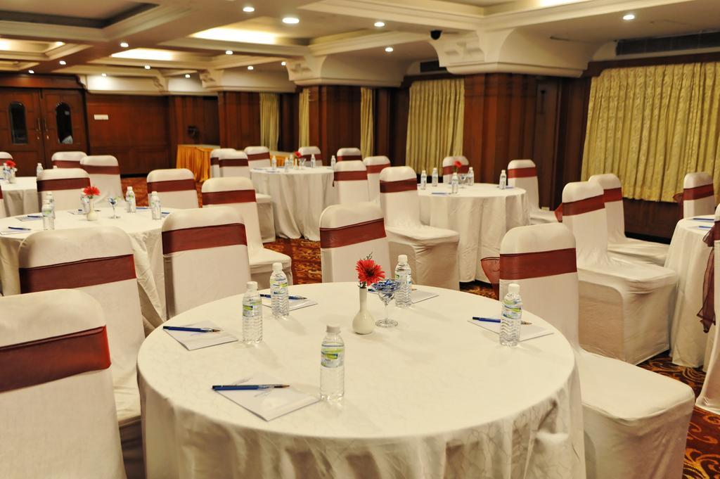 Hotel Gokulam Park Chennai Bagian luar foto