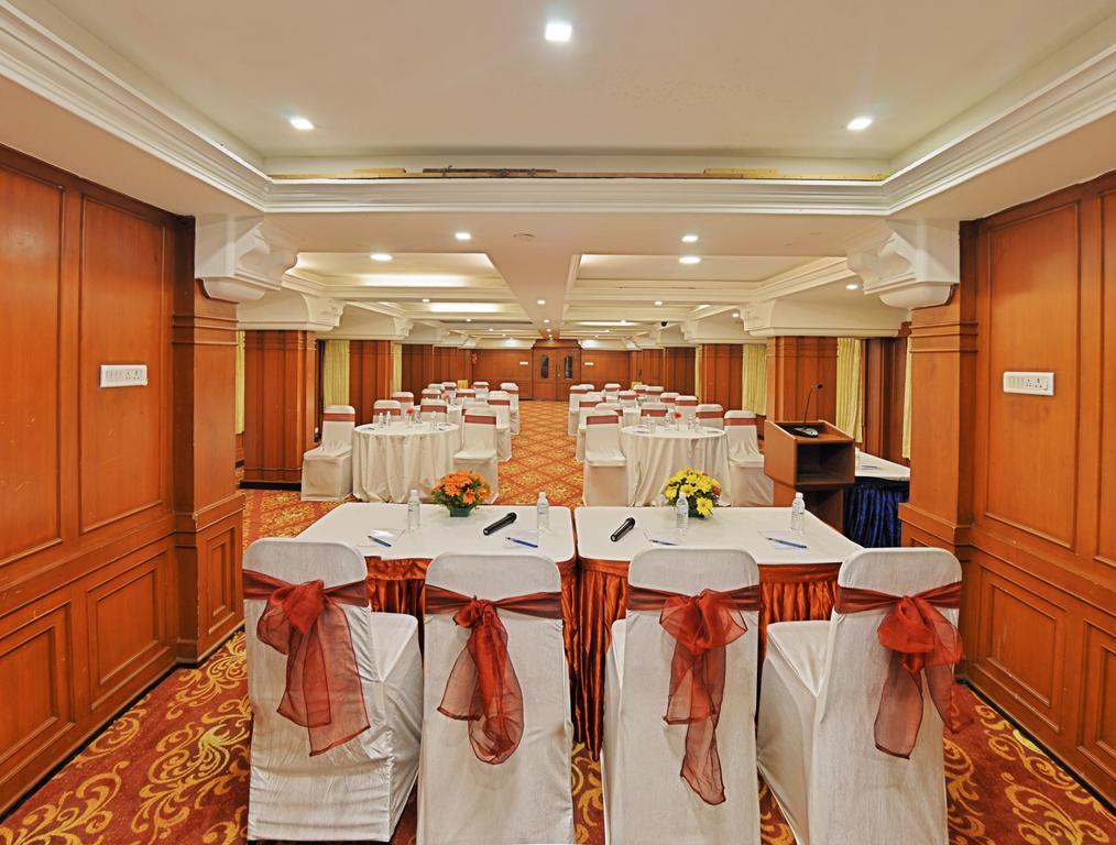 Hotel Gokulam Park Chennai Bagian luar foto