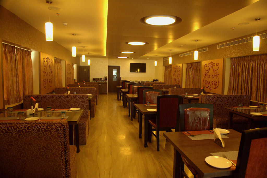 Hotel Gokulam Park Chennai Bagian luar foto