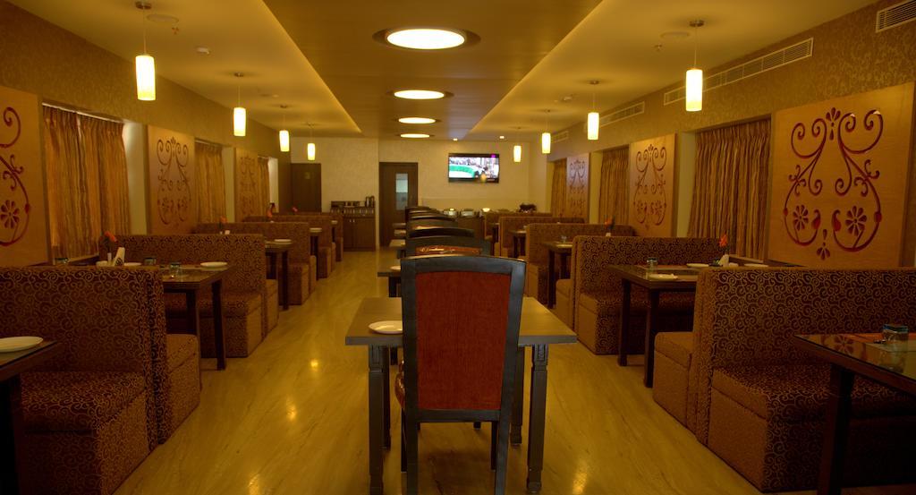 Hotel Gokulam Park Chennai Bagian luar foto