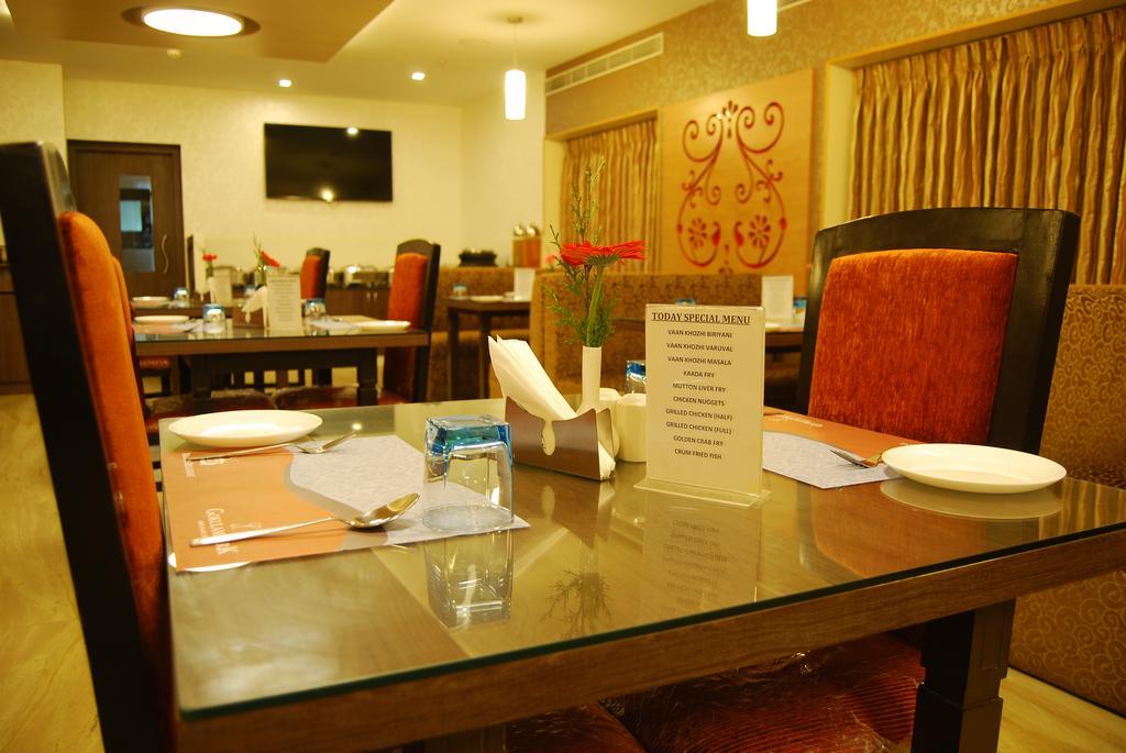 Hotel Gokulam Park Chennai Bagian luar foto