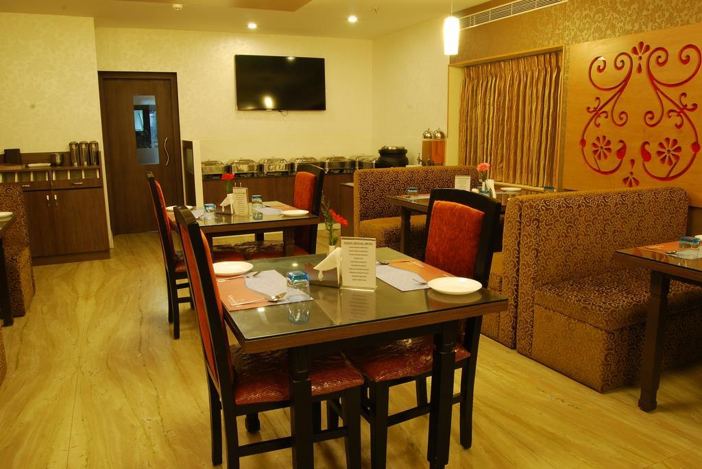 Hotel Gokulam Park Chennai Bagian luar foto
