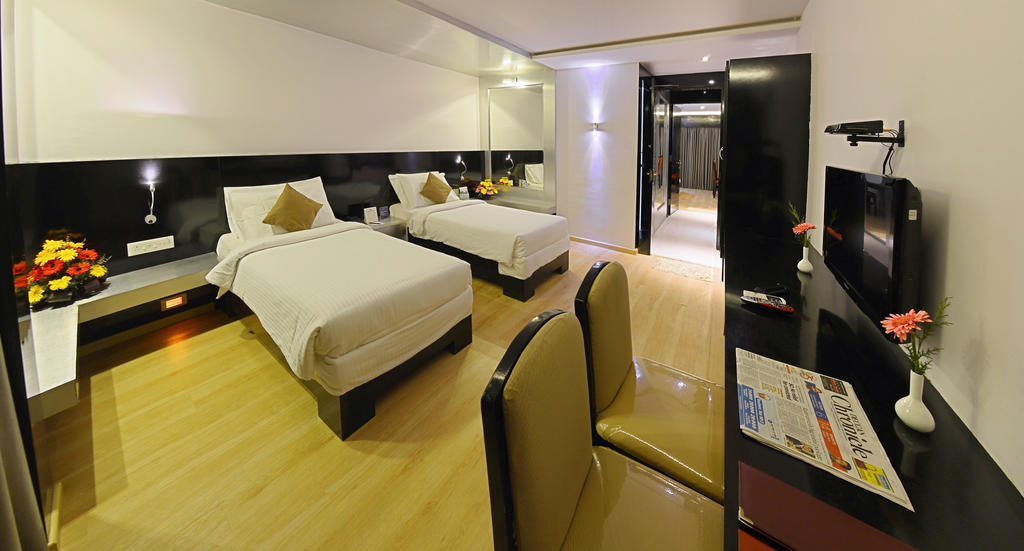 Hotel Gokulam Park Chennai Bagian luar foto