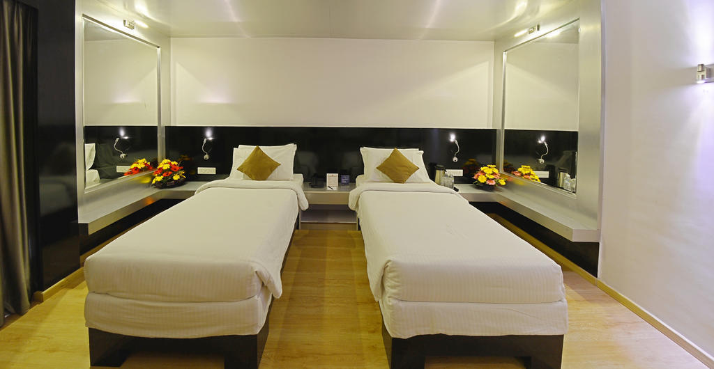 Hotel Gokulam Park Chennai Bagian luar foto